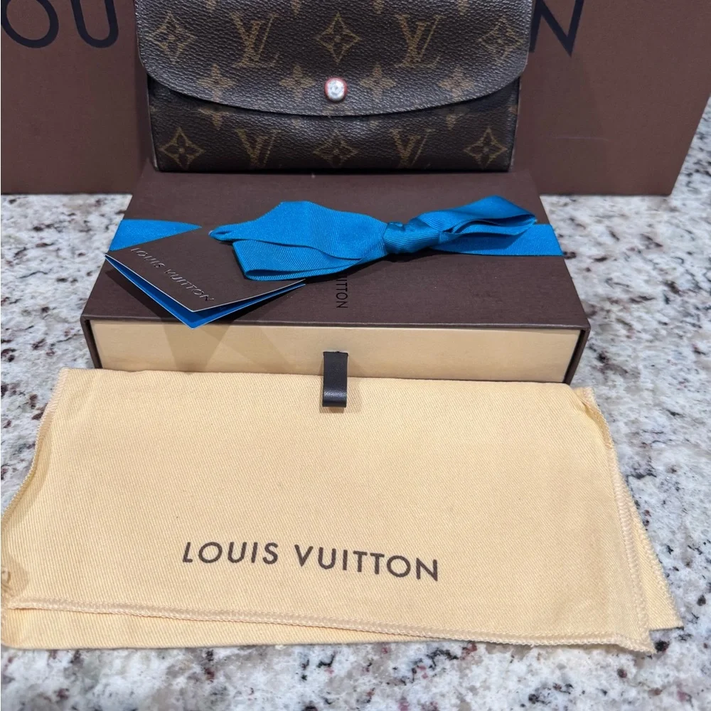 Louis Vuitton Emilie leather wallet full inclusion
